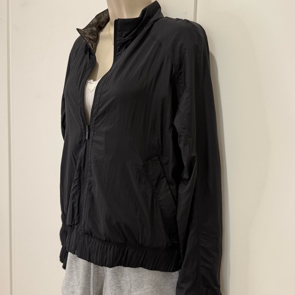 Lululemon Bombs Away Jacket Black Medium Olive Dark Olive Size 8 Reversible - Picture 7 of 16